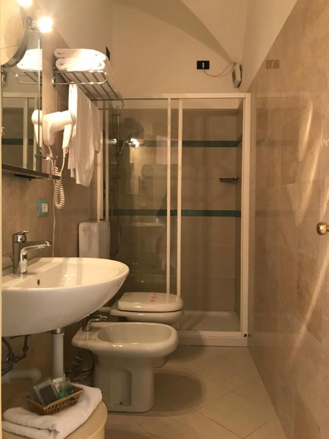 Hotel Miramare Imperia Extérieur photo