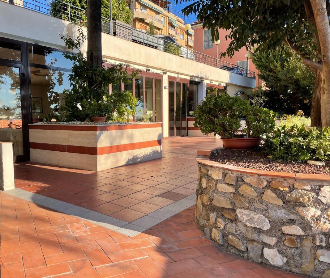 Hotel Miramare Imperia Extérieur photo