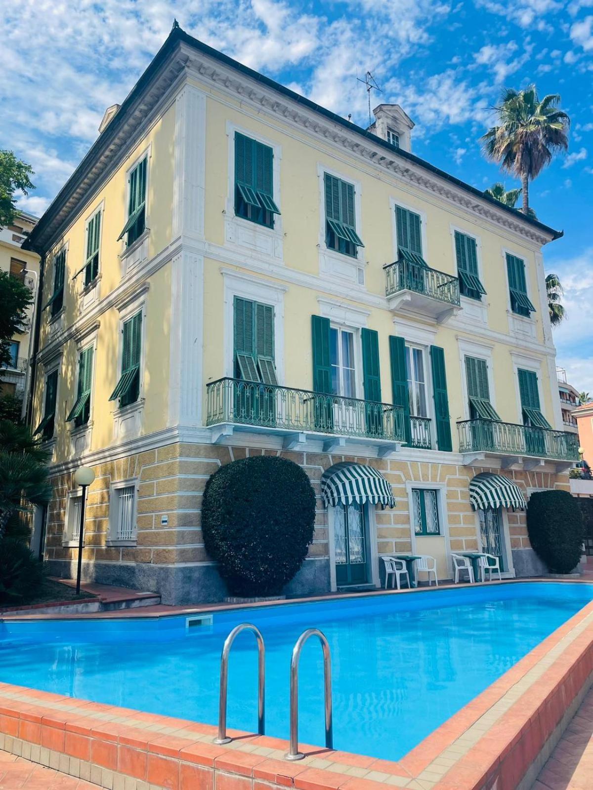 Hotel Miramare Imperia Extérieur photo