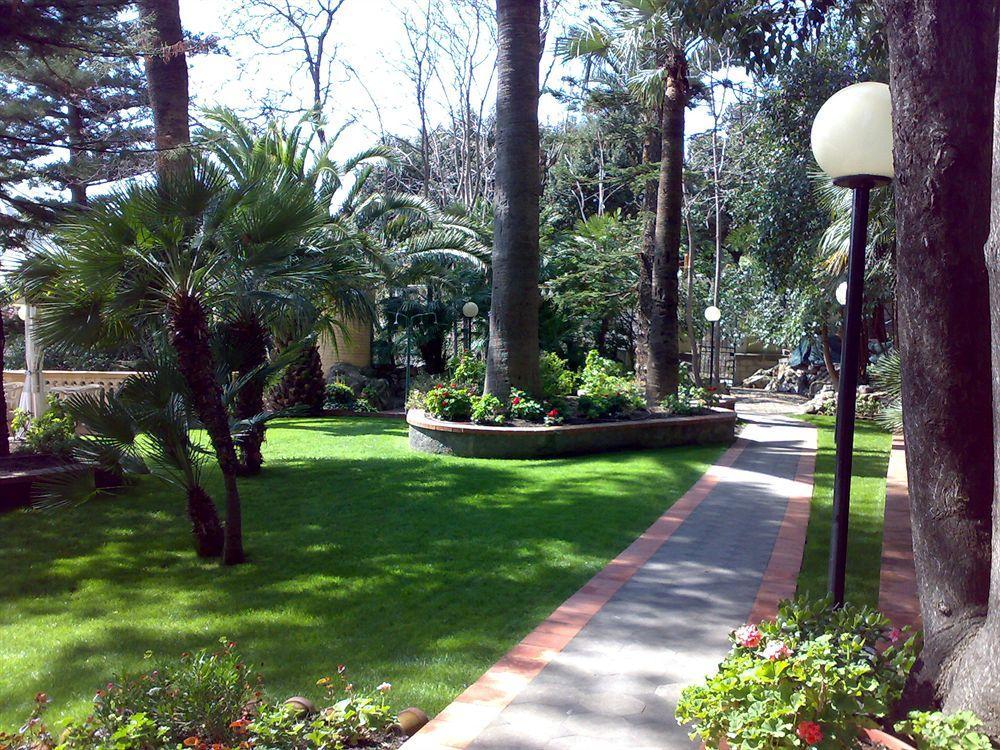 Hotel Miramare Imperia Extérieur photo