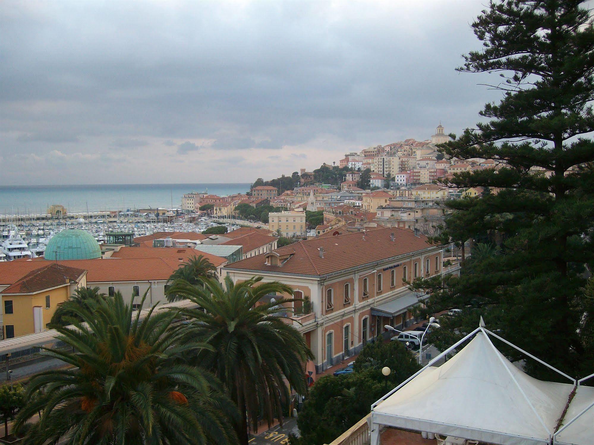 Hotel Miramare Imperia Extérieur photo