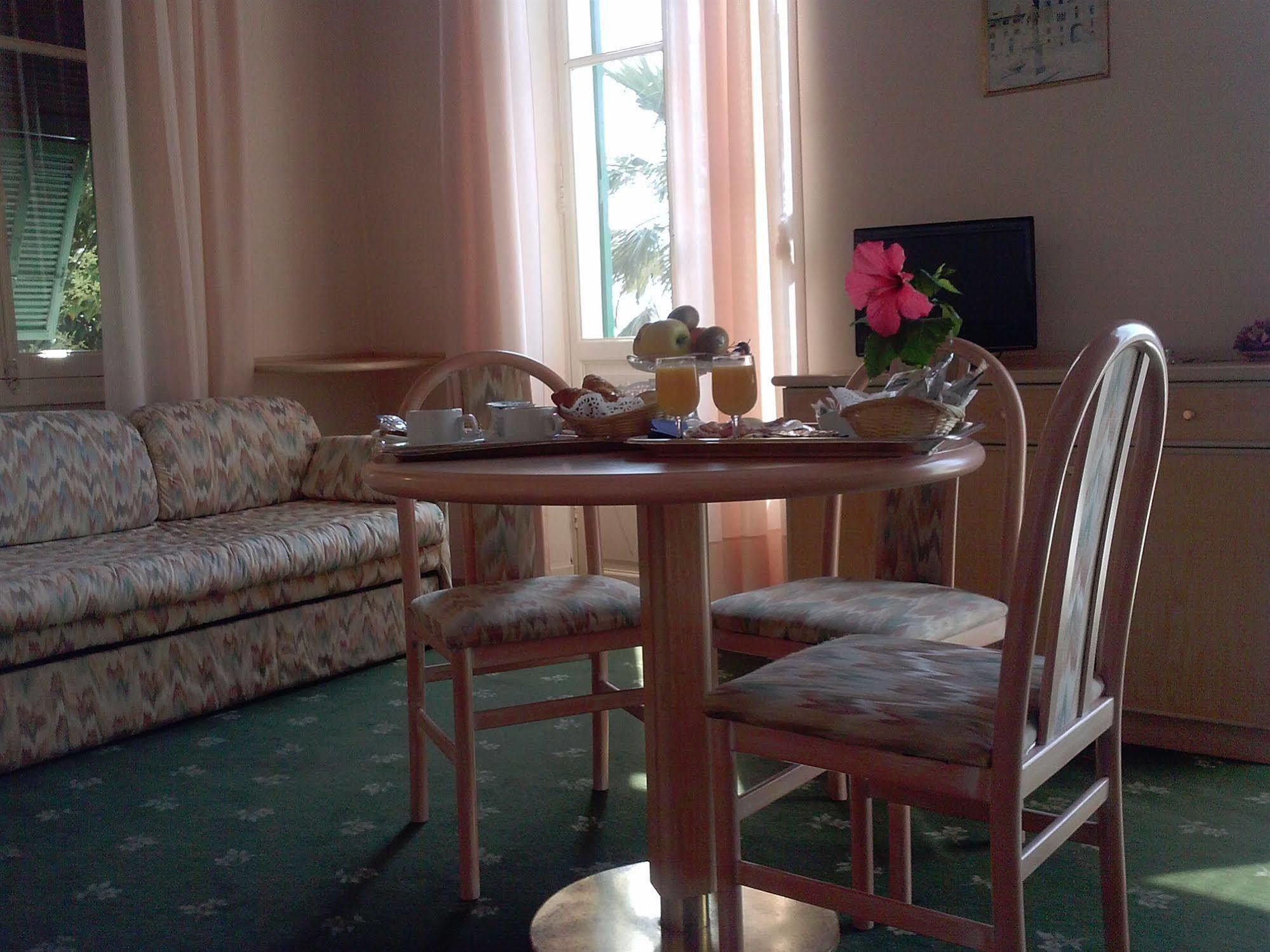 Hotel Miramare Imperia Extérieur photo