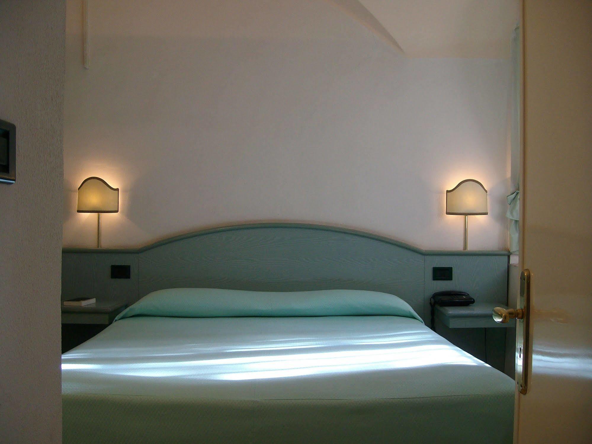 Hotel Miramare Imperia Extérieur photo