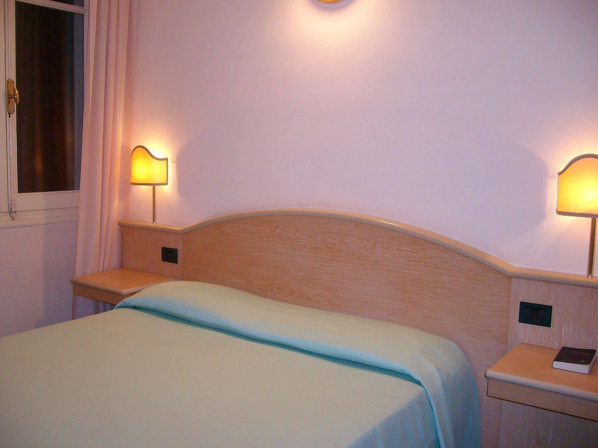 Hotel Miramare Imperia Extérieur photo
