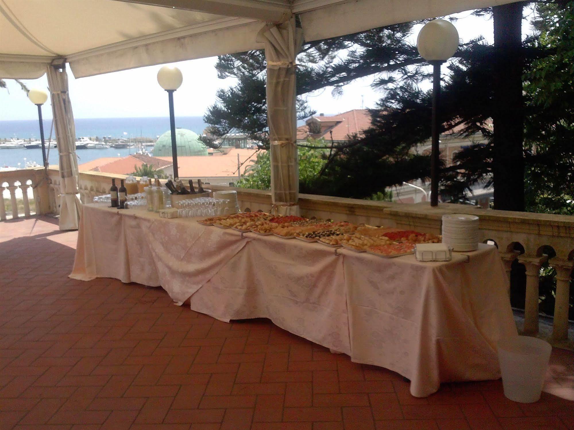 Hotel Miramare Imperia Extérieur photo
