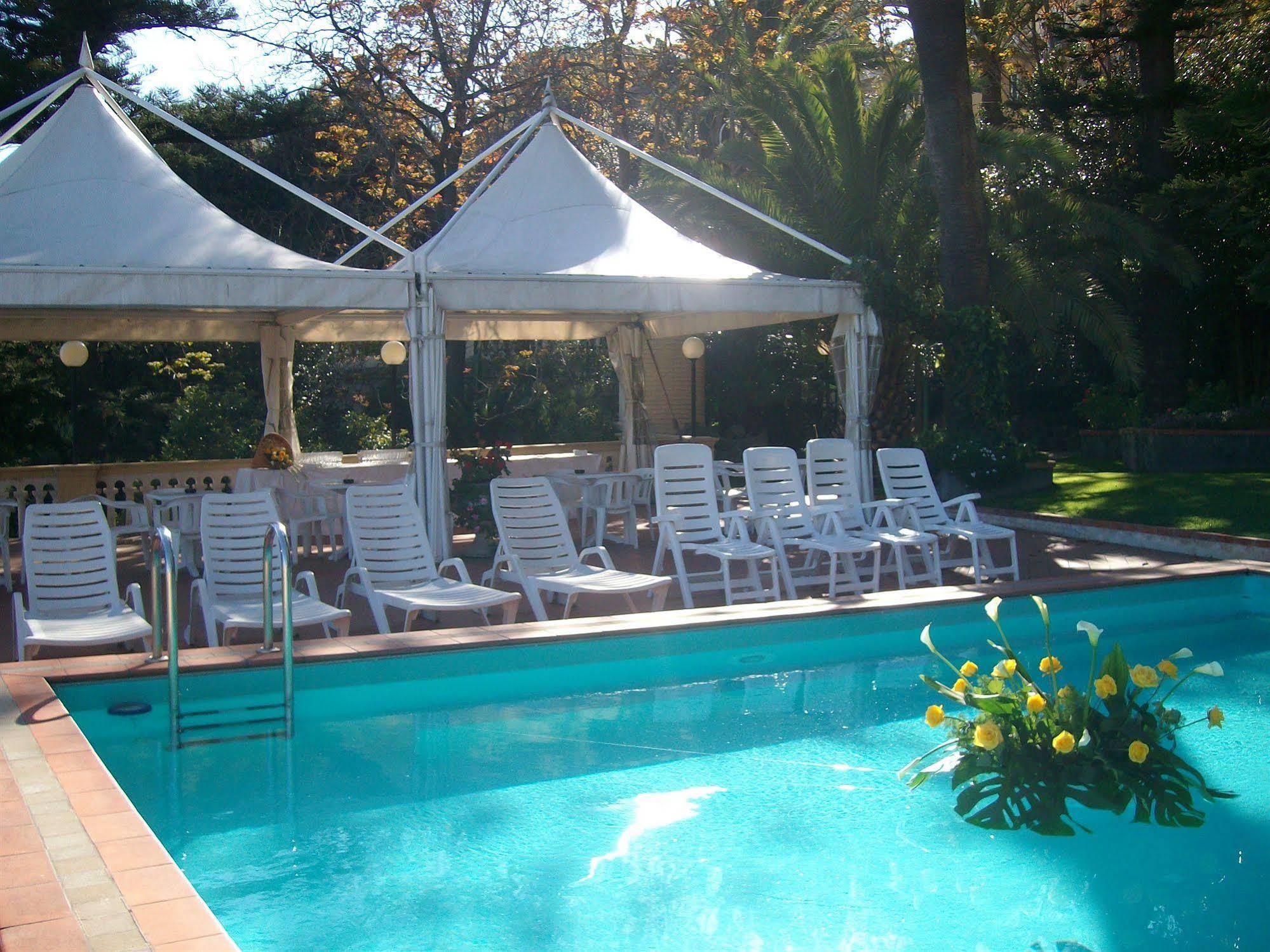 Hotel Miramare Imperia Extérieur photo