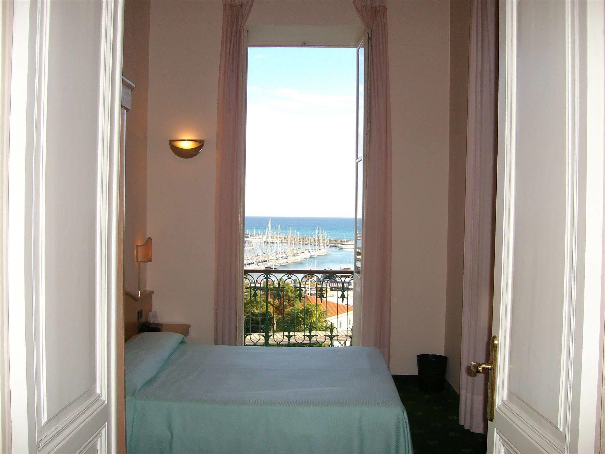 Hotel Miramare Imperia Extérieur photo