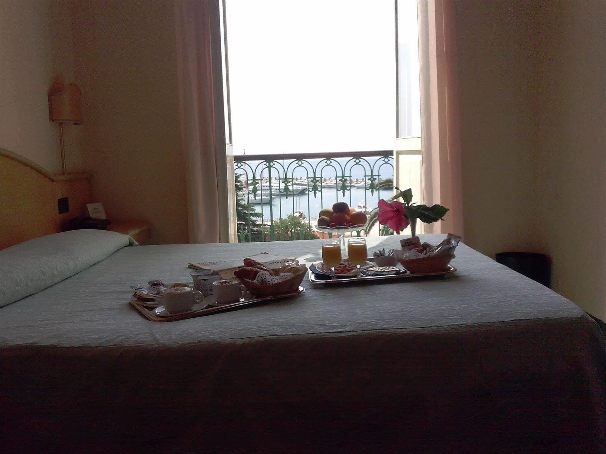 Hotel Miramare Imperia Extérieur photo