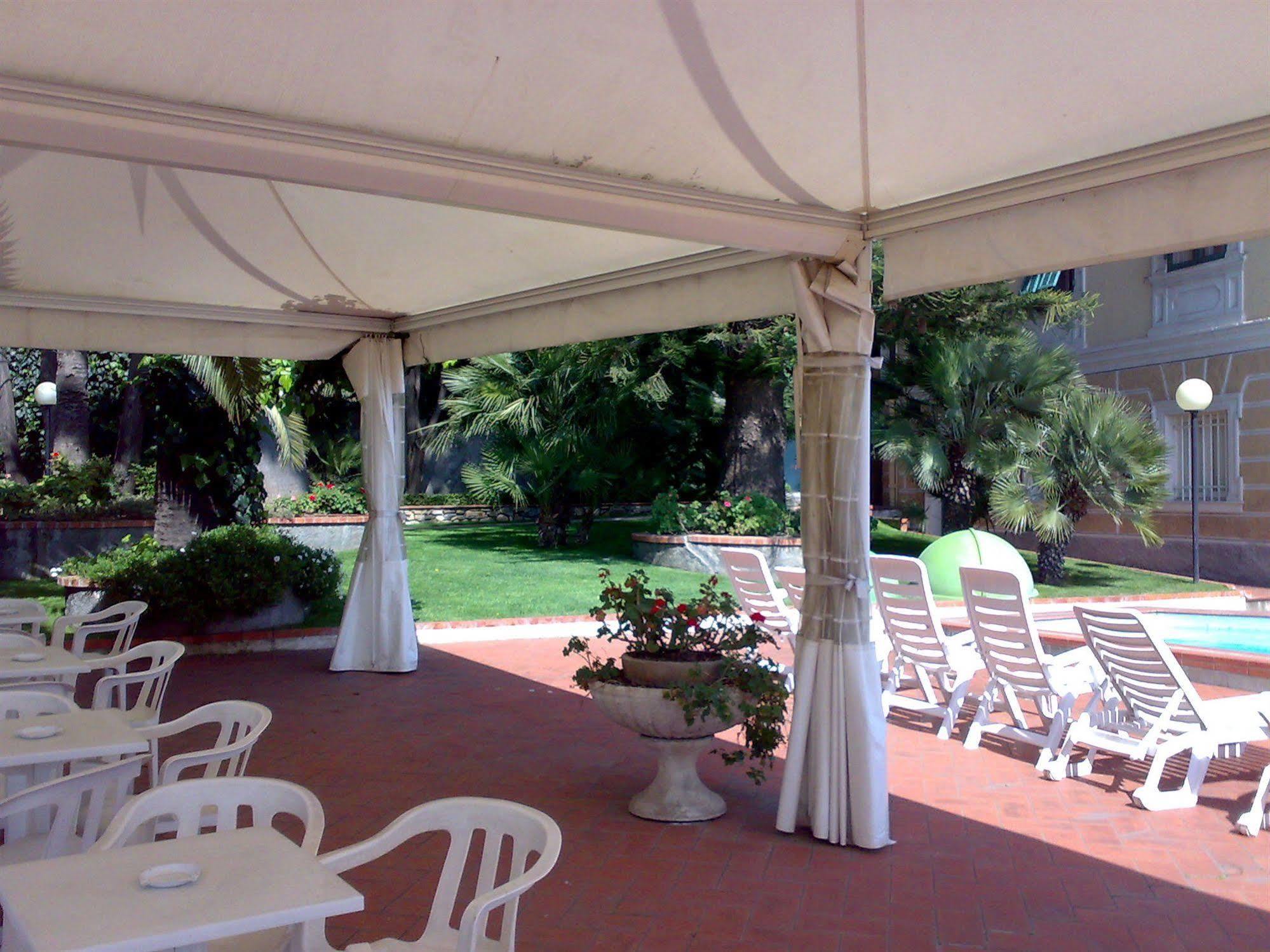 Hotel Miramare Imperia Extérieur photo