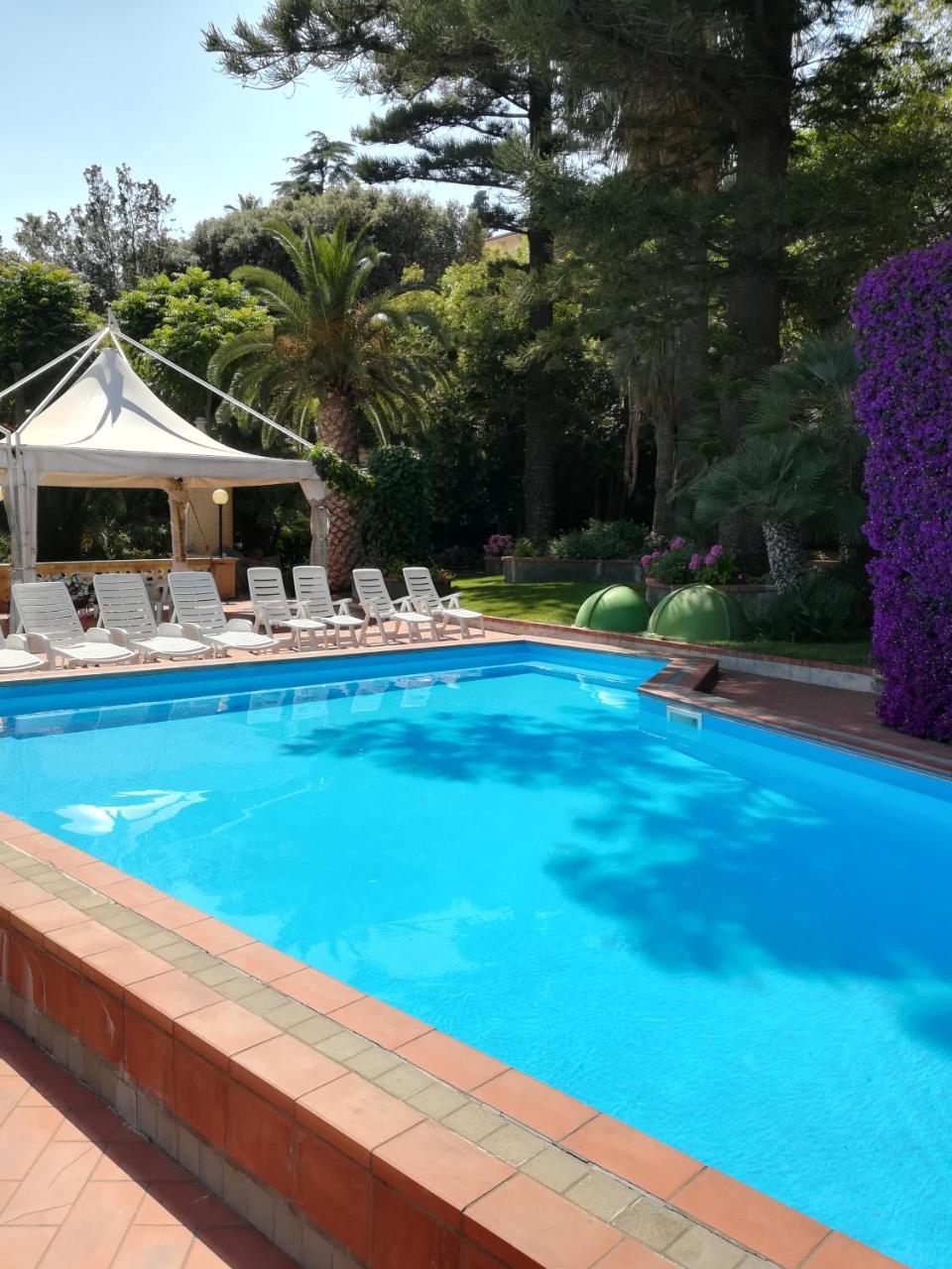 Hotel Miramare Imperia Extérieur photo